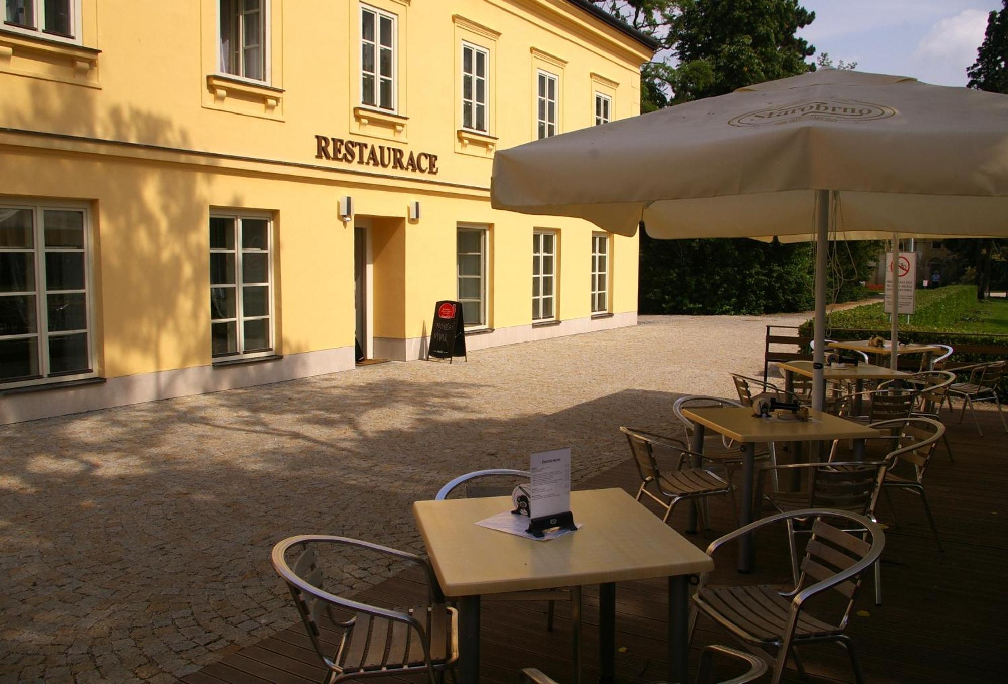 Zamecky Hotel Lednice Exteriör bild