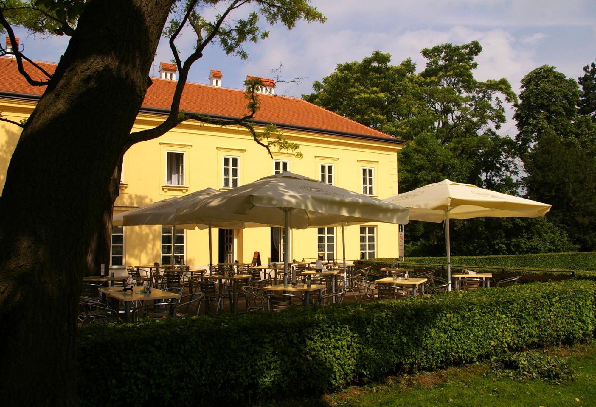 Zamecky Hotel Lednice Exteriör bild