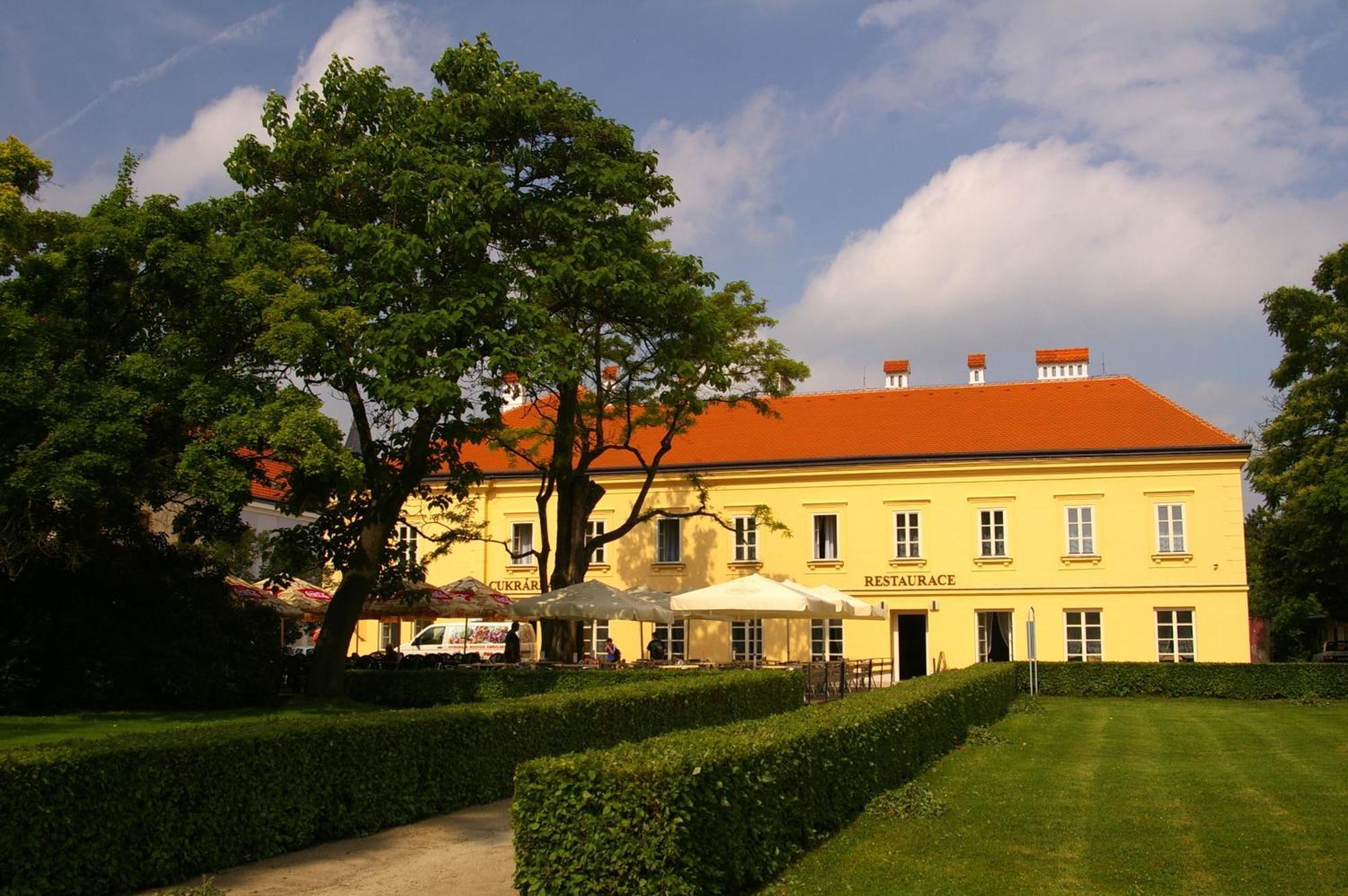 Zamecky Hotel Lednice Exteriör bild